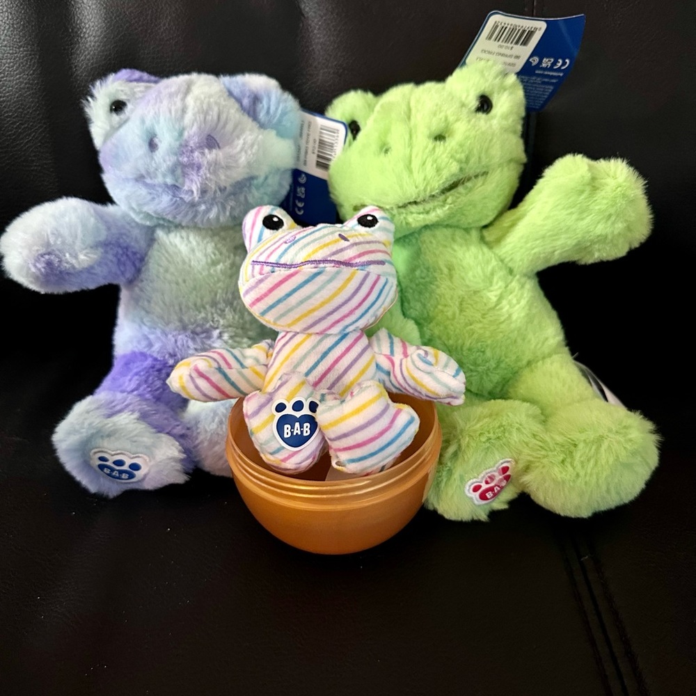 NWT Bundle of 3 Build A Bear 2023 Spring Frog Mini Plushies - Picture 1 of 10